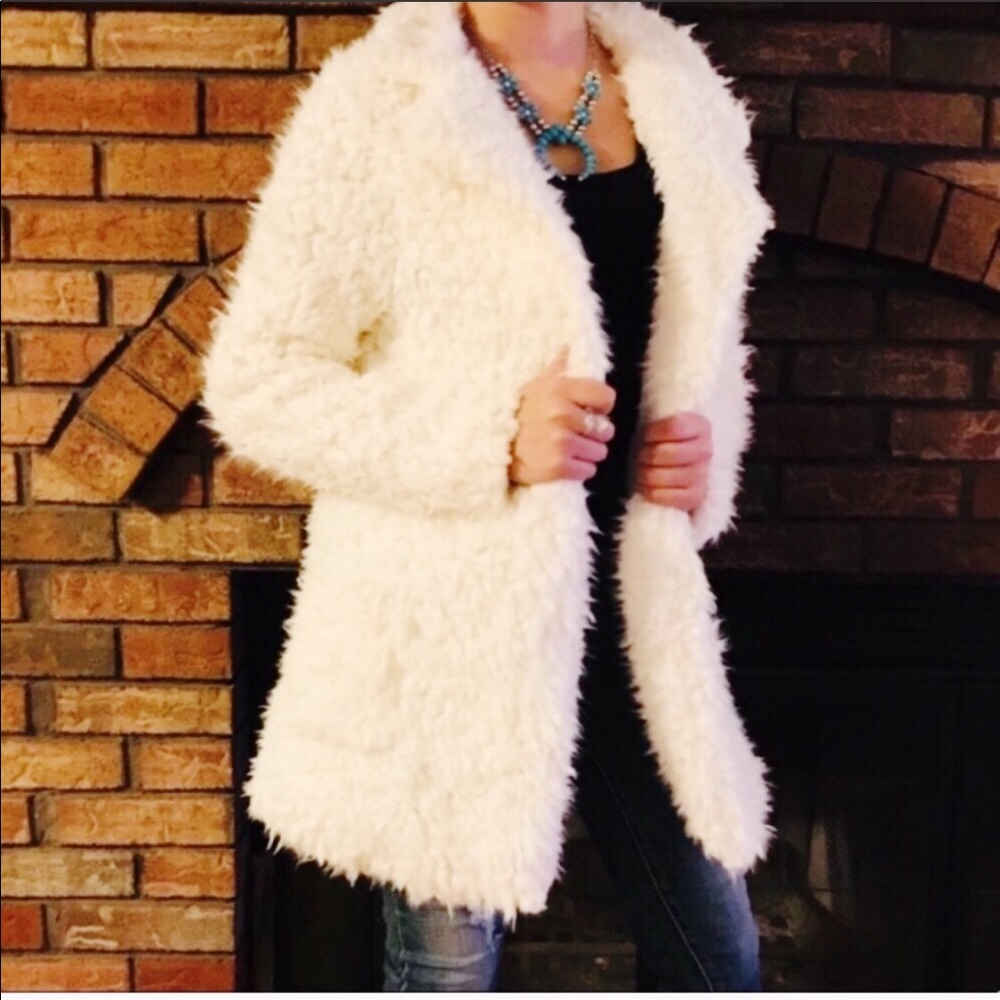 🆕 Beautiful White Teddy Sherpa Style Coat M